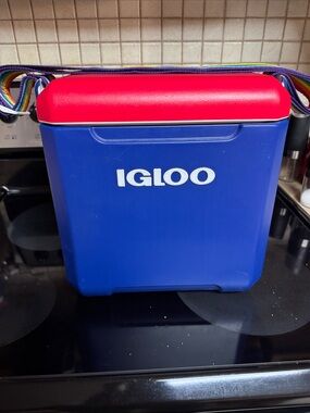 Igloo Blue Cooler with Red Lid and Rainbow Strap 11 Quart